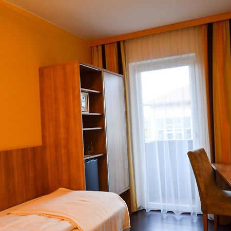 Hotel Roemerhof Тульн Экстерьер фото