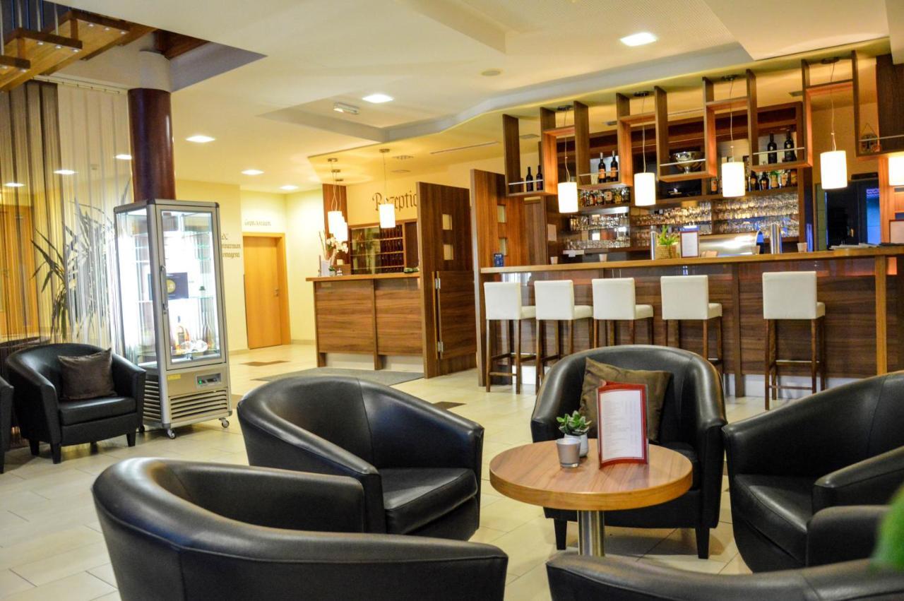 Hotel Roemerhof Тульн Экстерьер фото