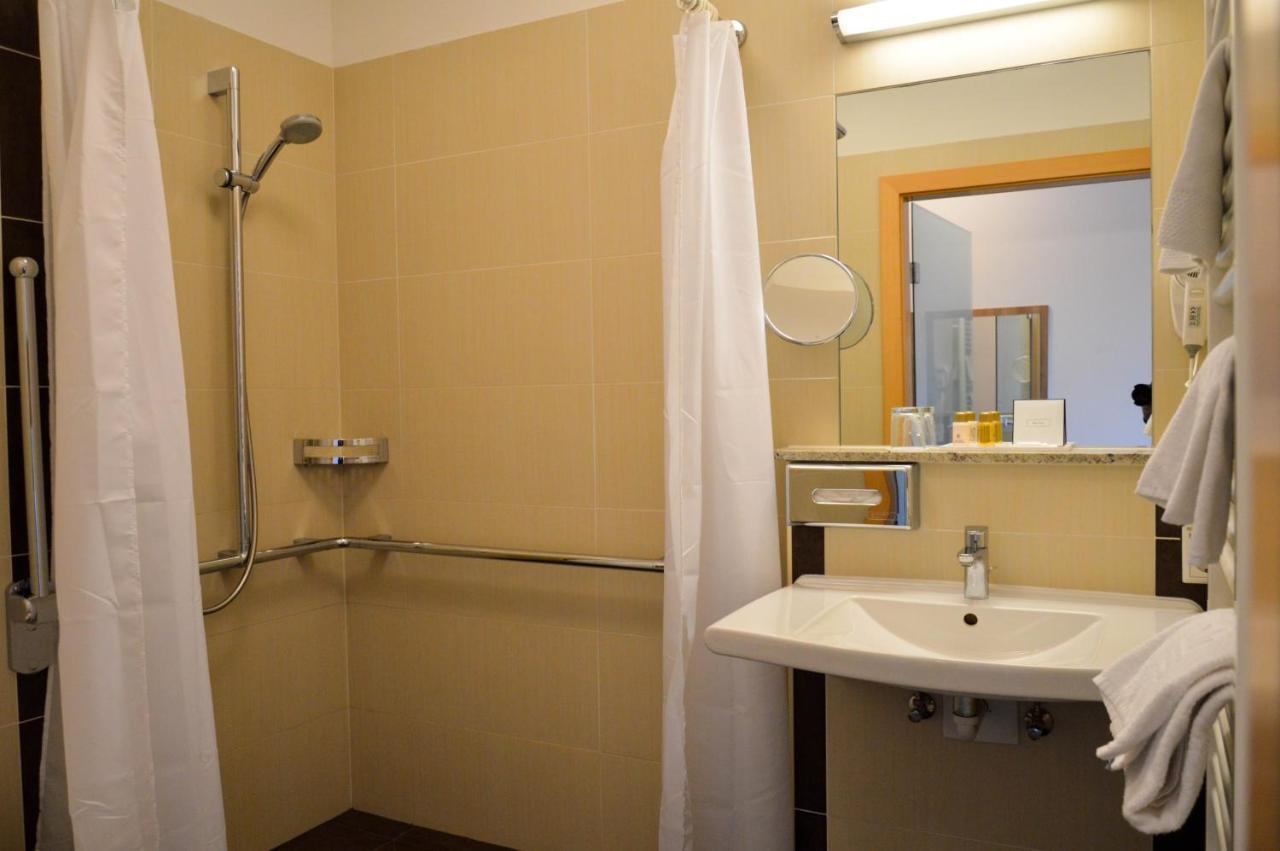 Hotel Roemerhof Тульн Номер фото