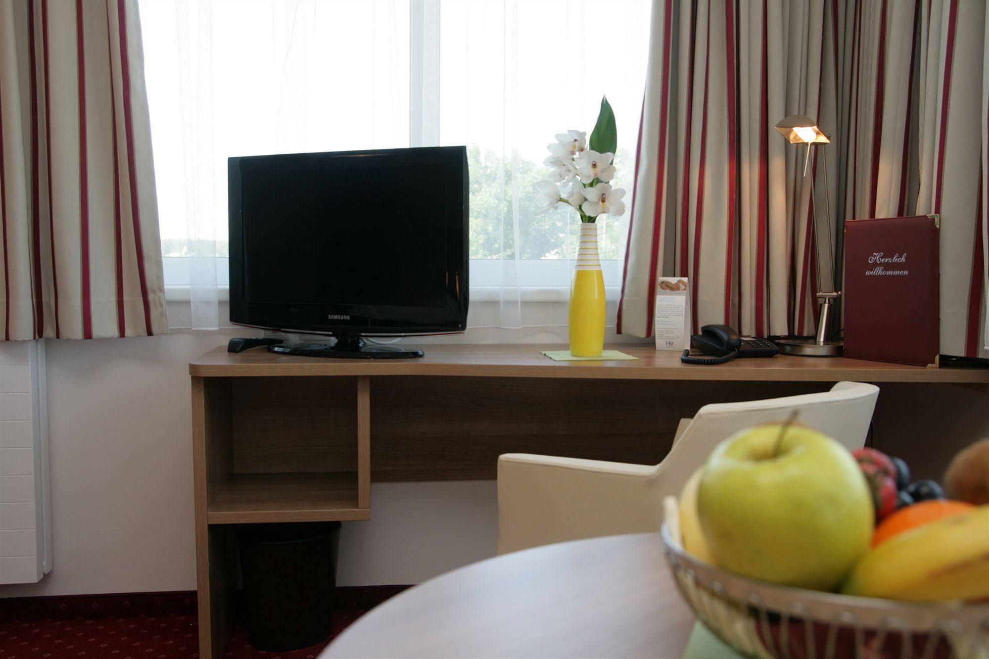 Hotel Roemerhof Тульн Экстерьер фото