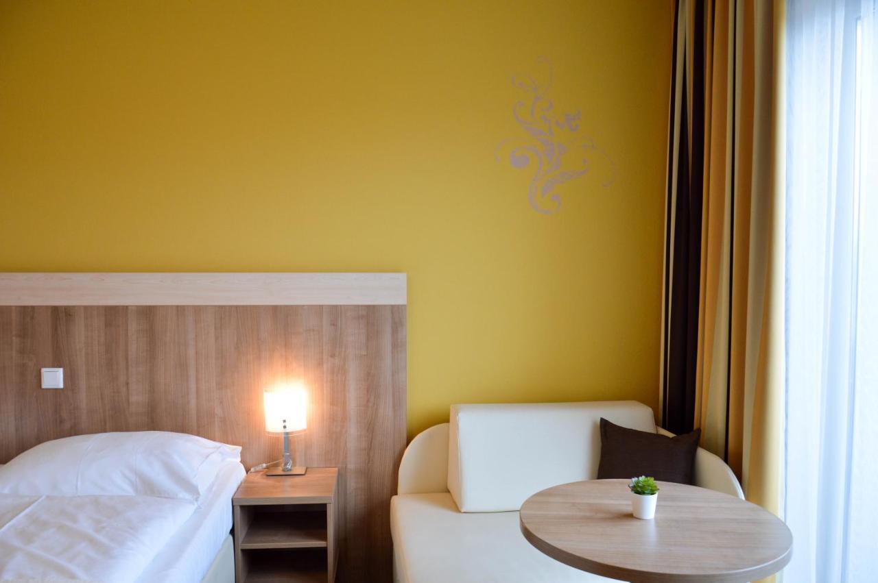 Hotel Roemerhof Тульн Экстерьер фото