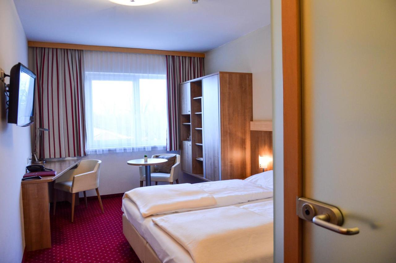 Hotel Roemerhof Тульн Экстерьер фото