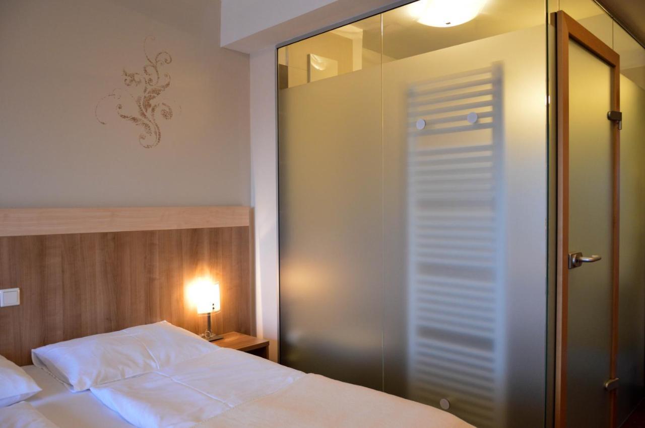 Hotel Roemerhof Тульн Экстерьер фото