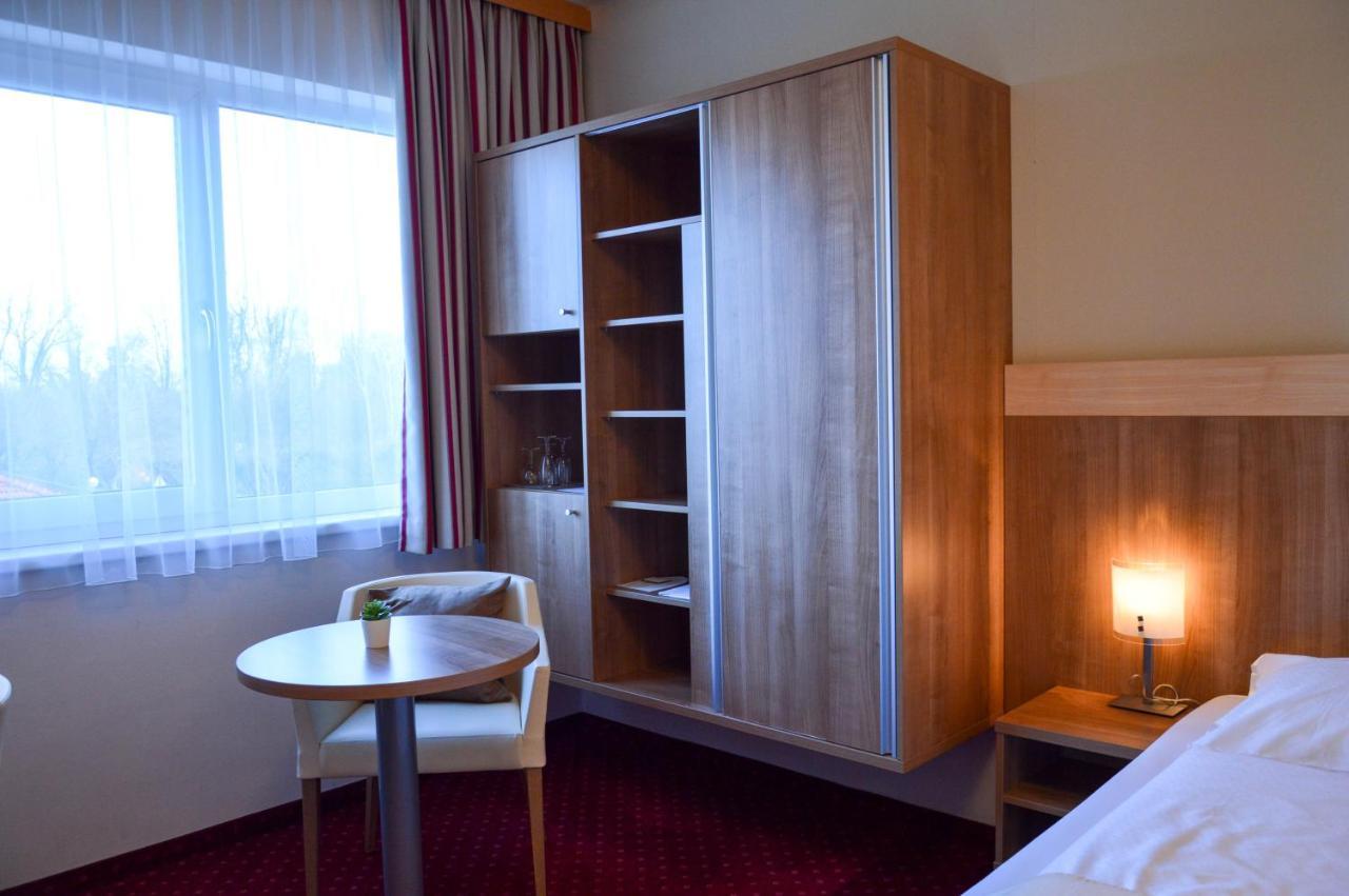Hotel Roemerhof Тульн Экстерьер фото