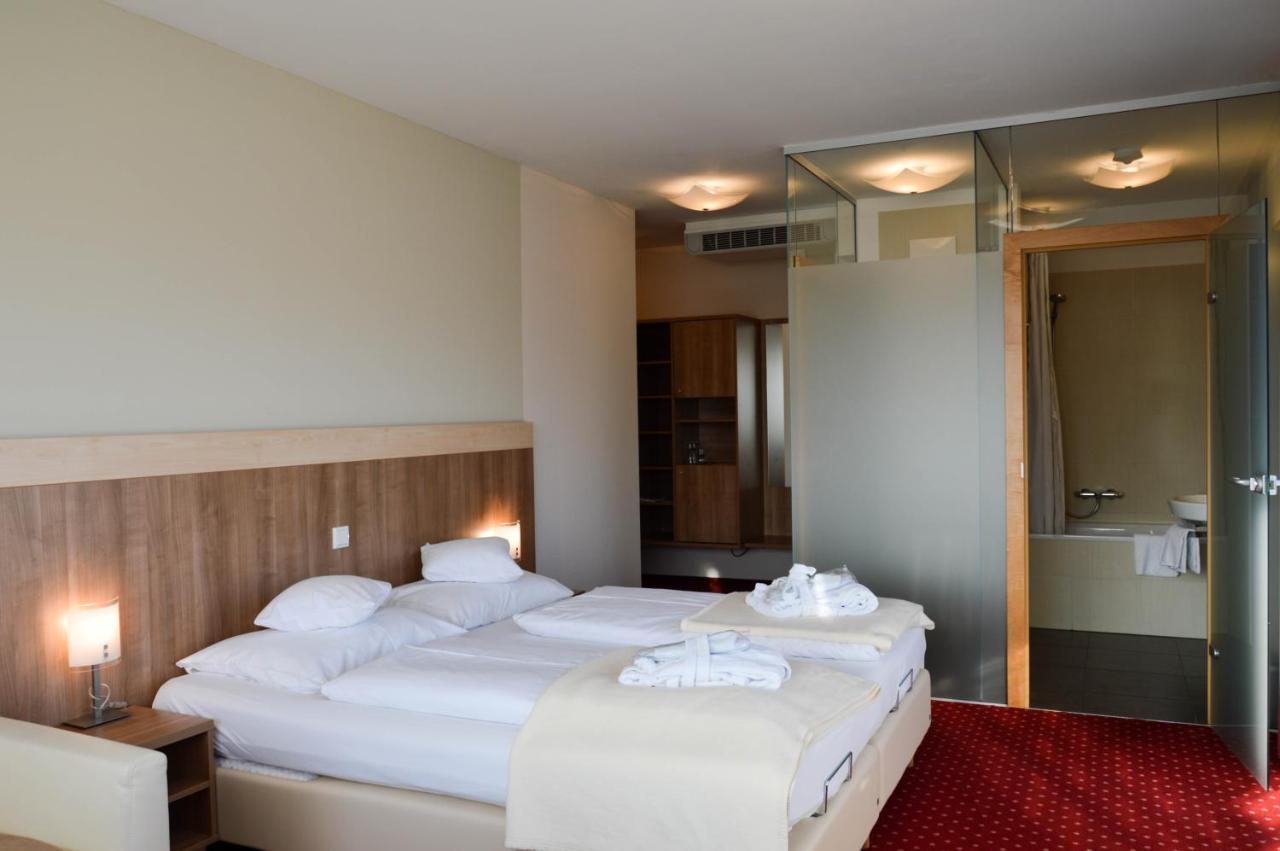 Hotel Roemerhof Тульн Экстерьер фото